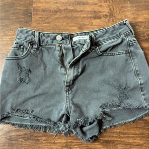 Girls/ladies Pacsun black shorts.